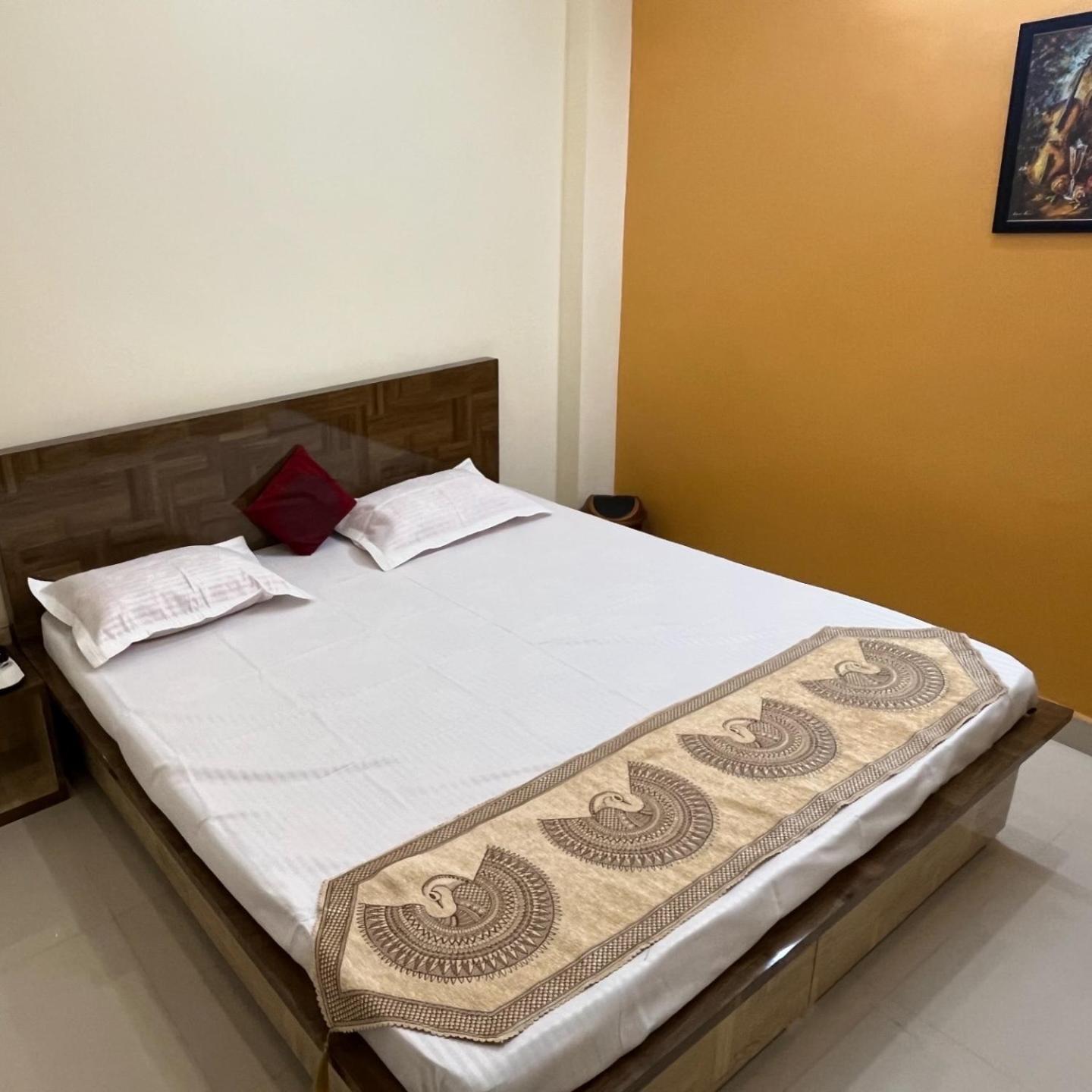 Hotel Shivashray Luxury Stays & Inn Ujjain Exteriör bild