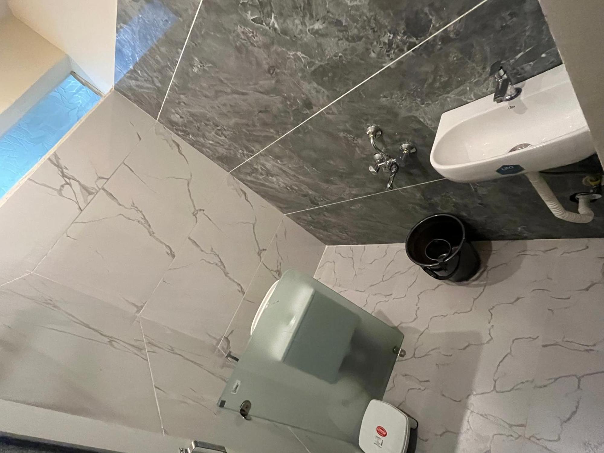 Hotel Shivashray Luxury Stays & Inn Ujjain Exteriör bild