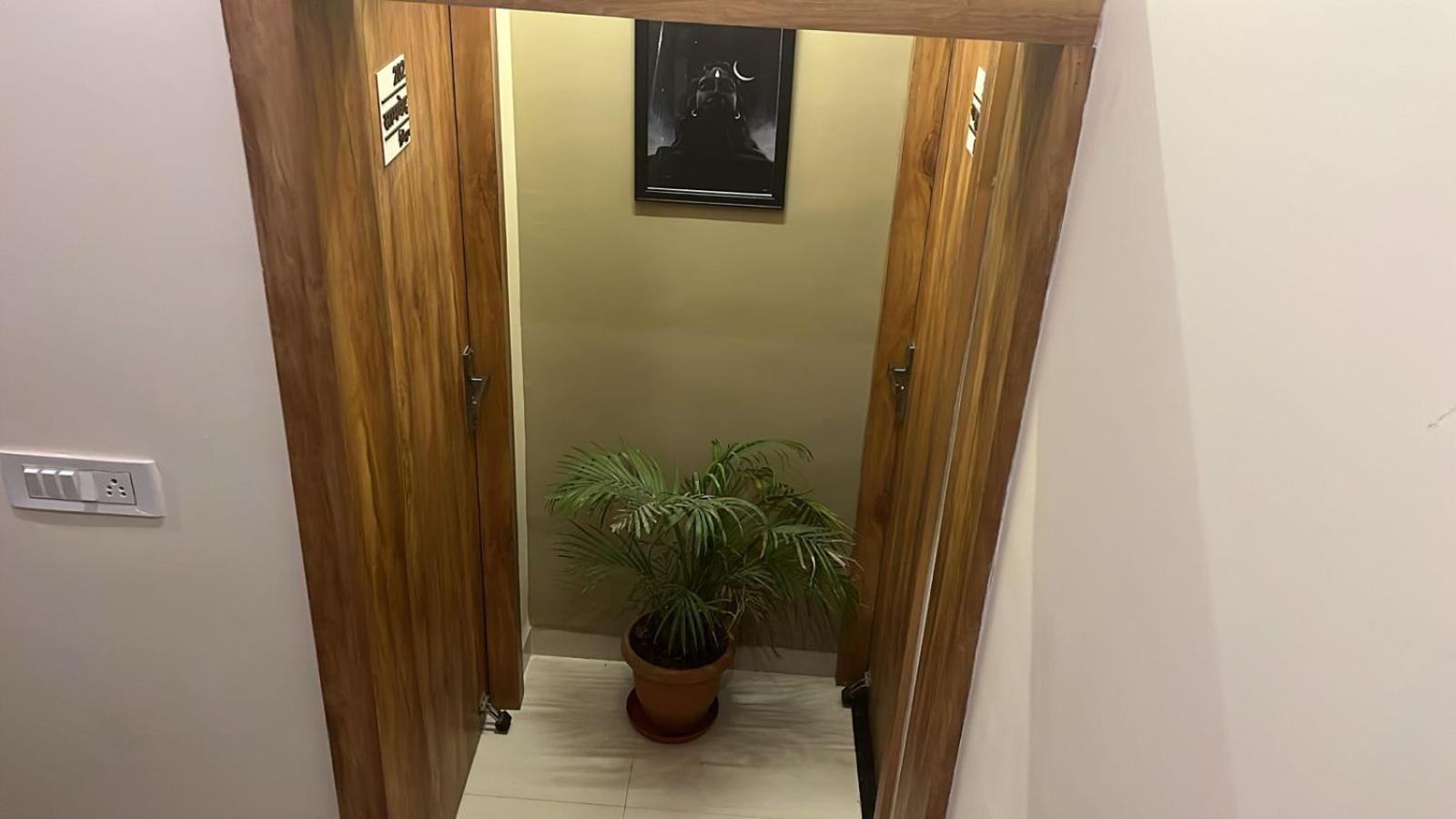 Hotel Shivashray Luxury Stays & Inn Ujjain Exteriör bild