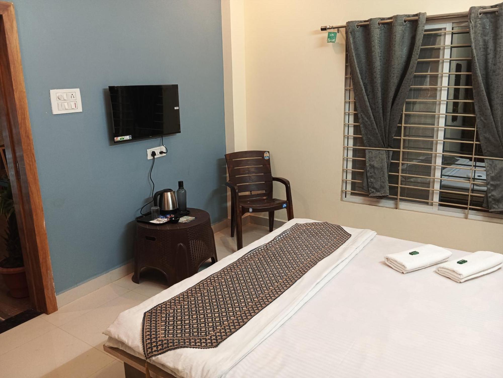 Hotel Shivashray Luxury Stays & Inn Ujjain Exteriör bild