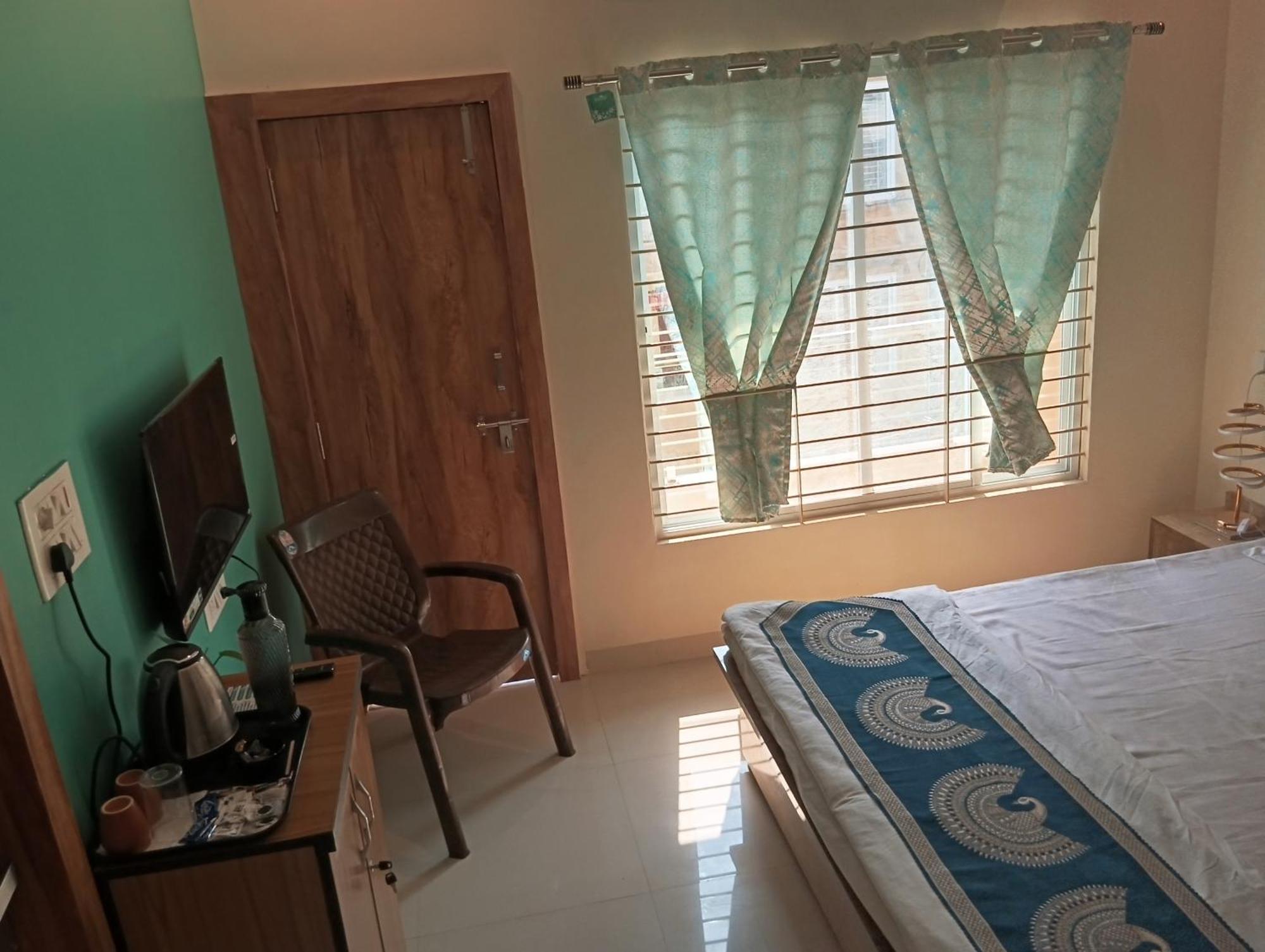 Hotel Shivashray Luxury Stays & Inn Ujjain Exteriör bild