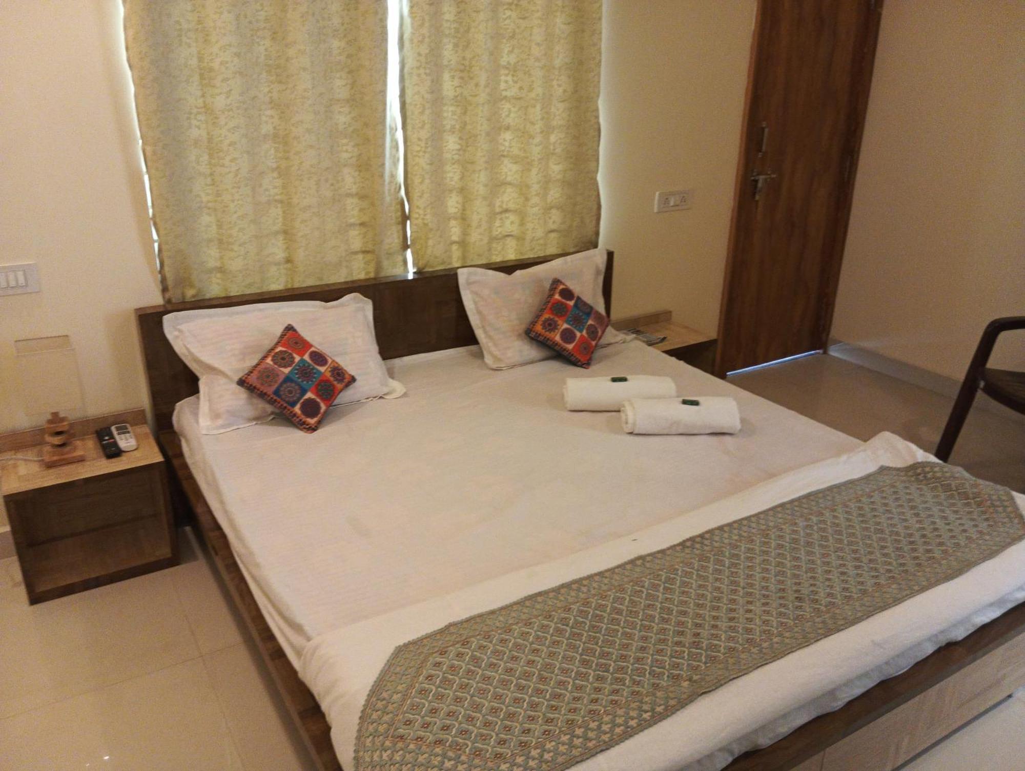 Hotel Shivashray Luxury Stays & Inn Ujjain Rum bild