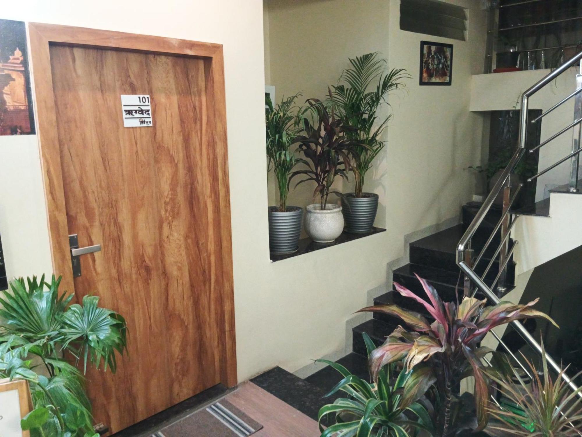Hotel Shivashray Luxury Stays & Inn Ujjain Exteriör bild